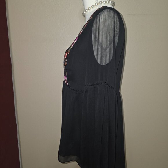 White House Black Market Floral Embroidered Black Chiffon Top – Size 8 - Picture 3 of 6